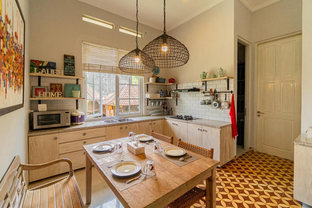 Four Monkeys House Villa Бедугул Екстериор снимка